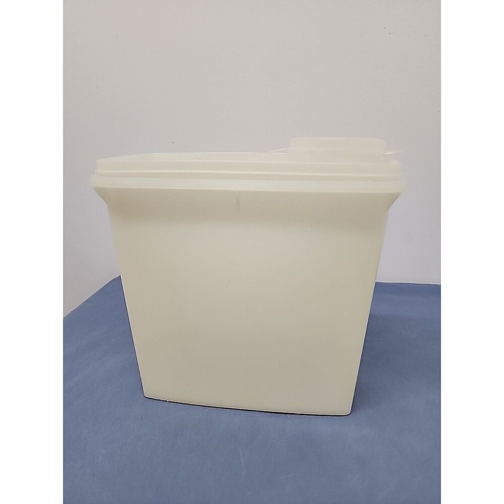Tupperware #469-2  Frosted Cereal Keeper  Vintage